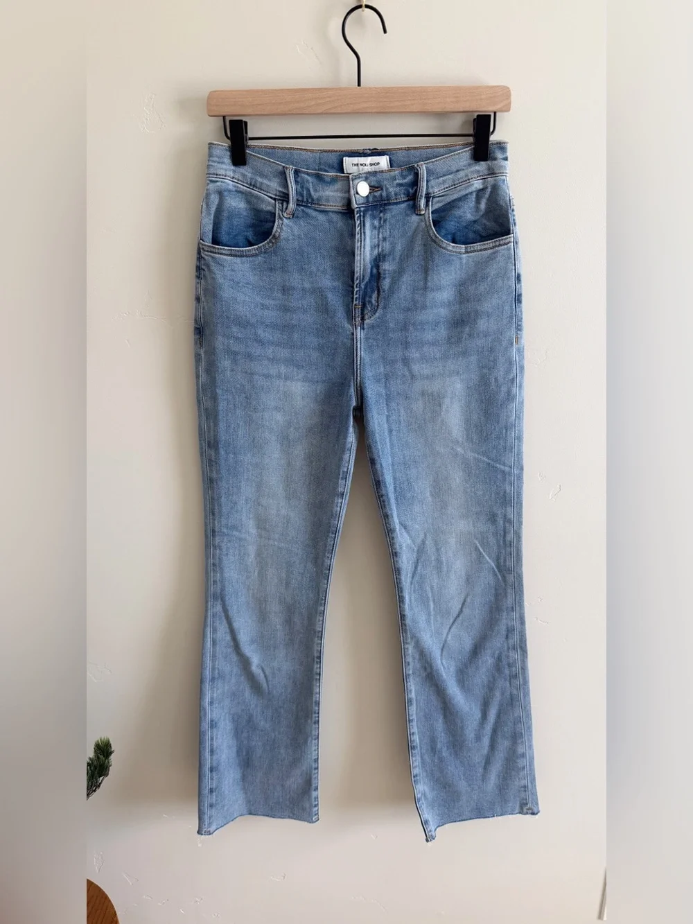 The Noli Shop Nicolette Cropped Jean in Medium Blue